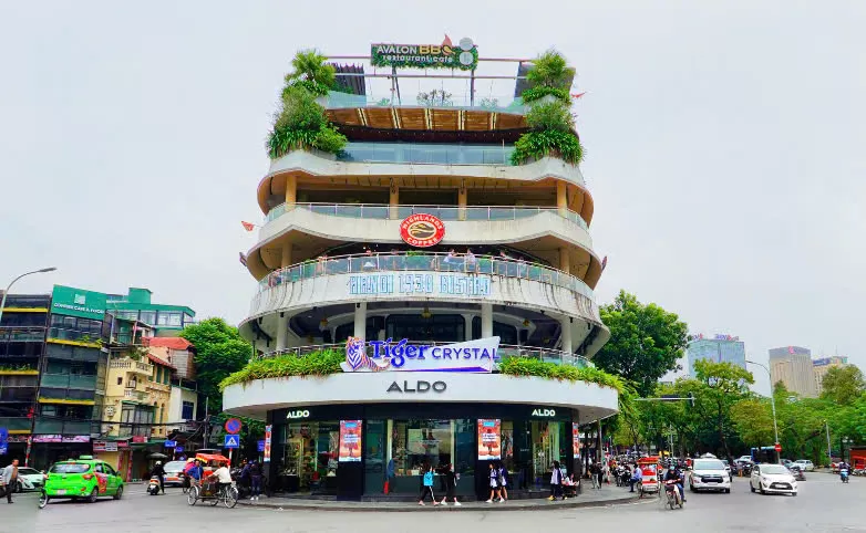 ハノイの「サメの顎」ビルの解体：時代の終焉か？・ハノイ市内観光・ハノイ旧市街情報